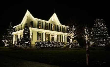 The Benefits of Hiring a Professional Company for Christmas Lighting Installation